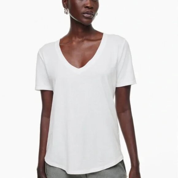 Aritzia - THE GROUP by Babaton - Classic V-Neck Black Tee - 2XS/XXS - Picture 7 of 7